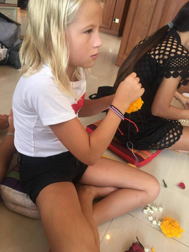 Elev på svenska skolan i Thailand.