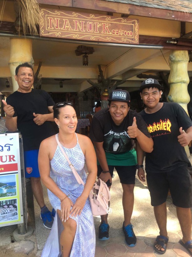 På Phuket finns Nanork seafood med skön personal!