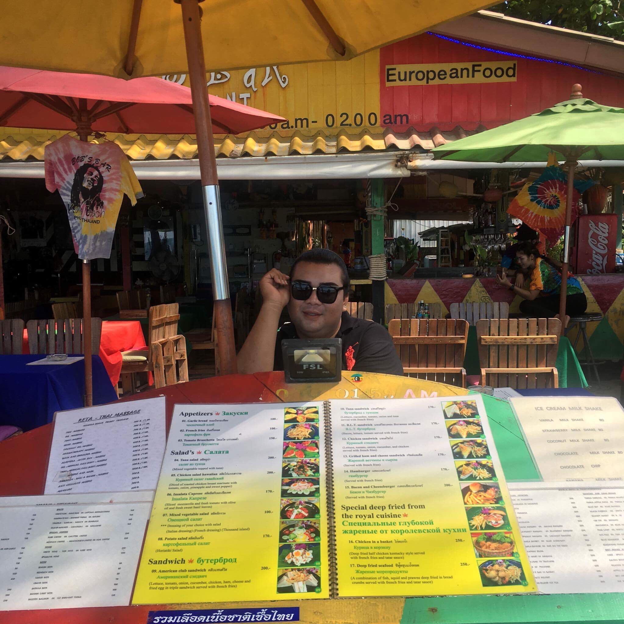 Ritas massage ligger i anslutning till Bobs bar på Phuket.